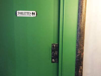 Porte des toilettes